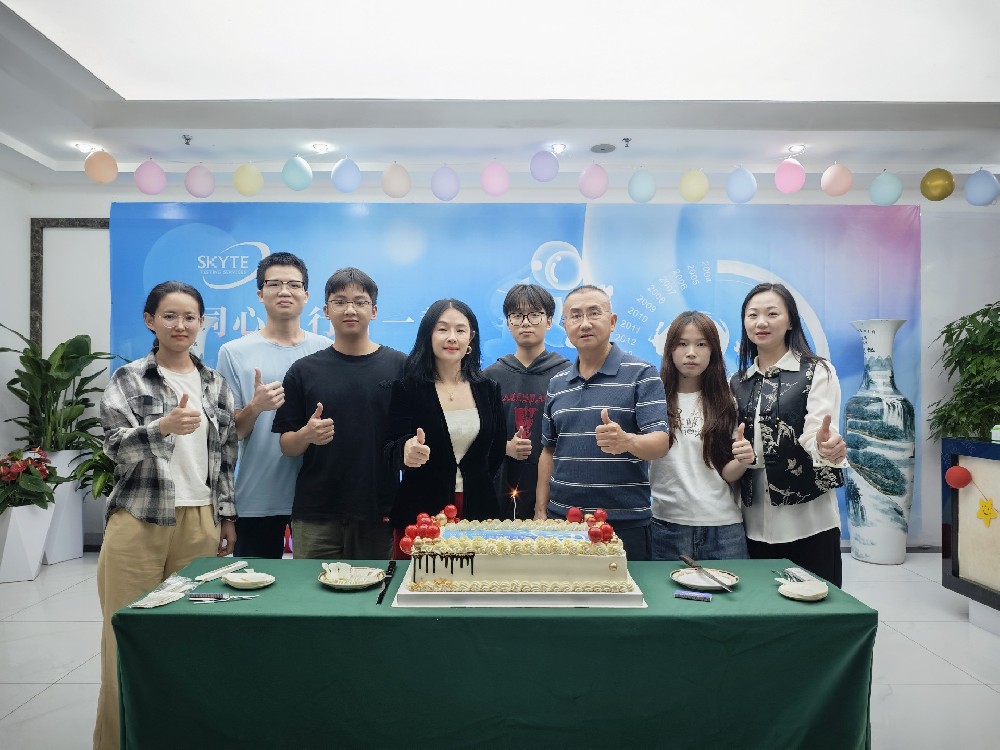 1762496240177692.jpg 合影.jpg